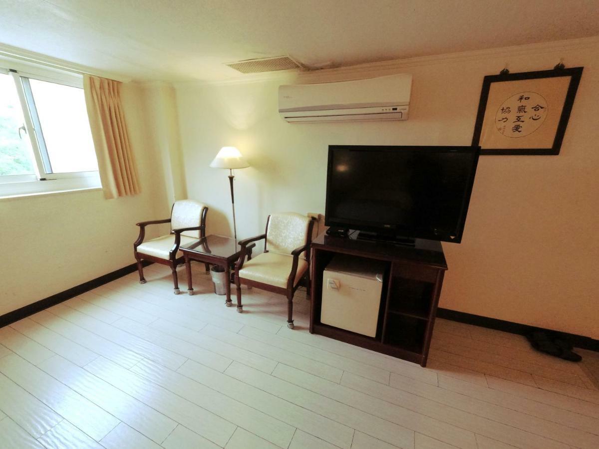 Athens Hotel Тайджун Екстериор снимка