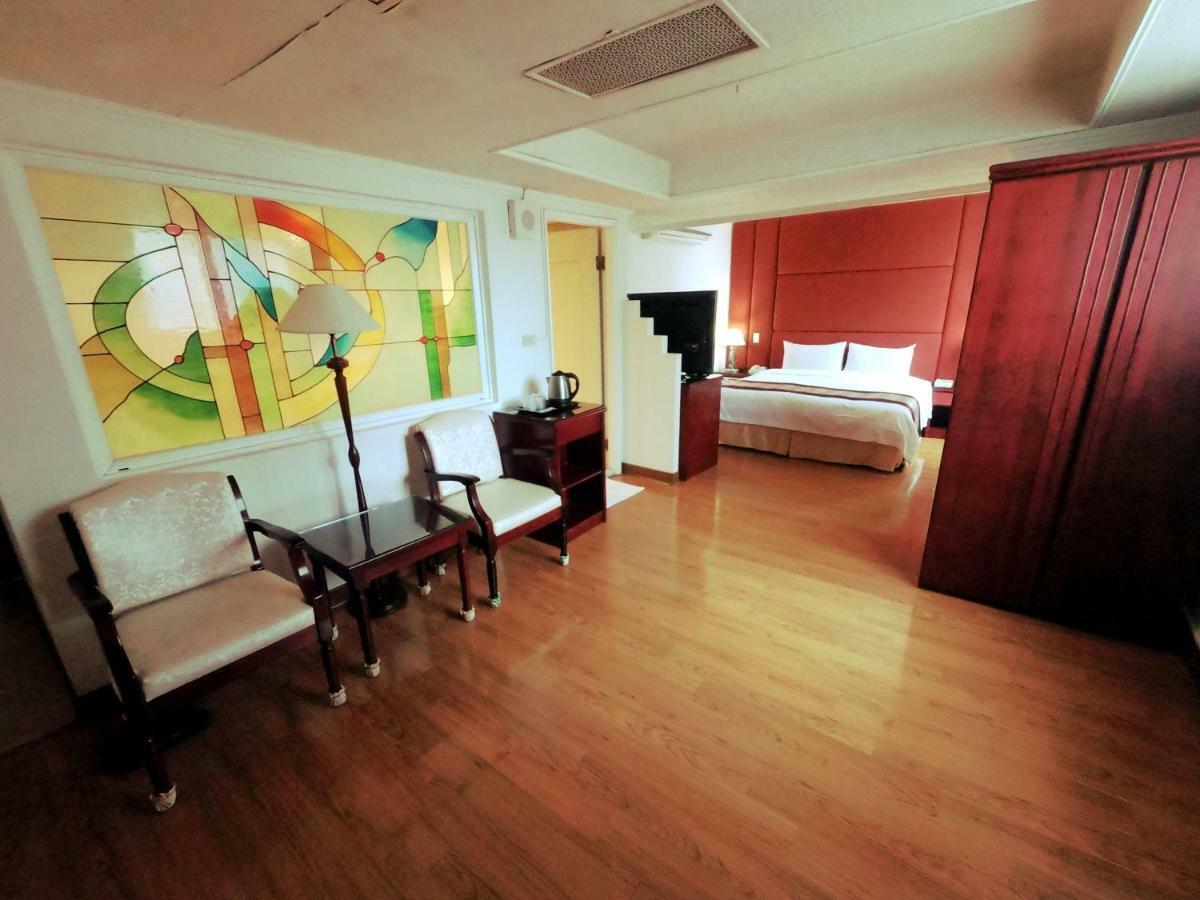 Athens Hotel Тайджун Екстериор снимка