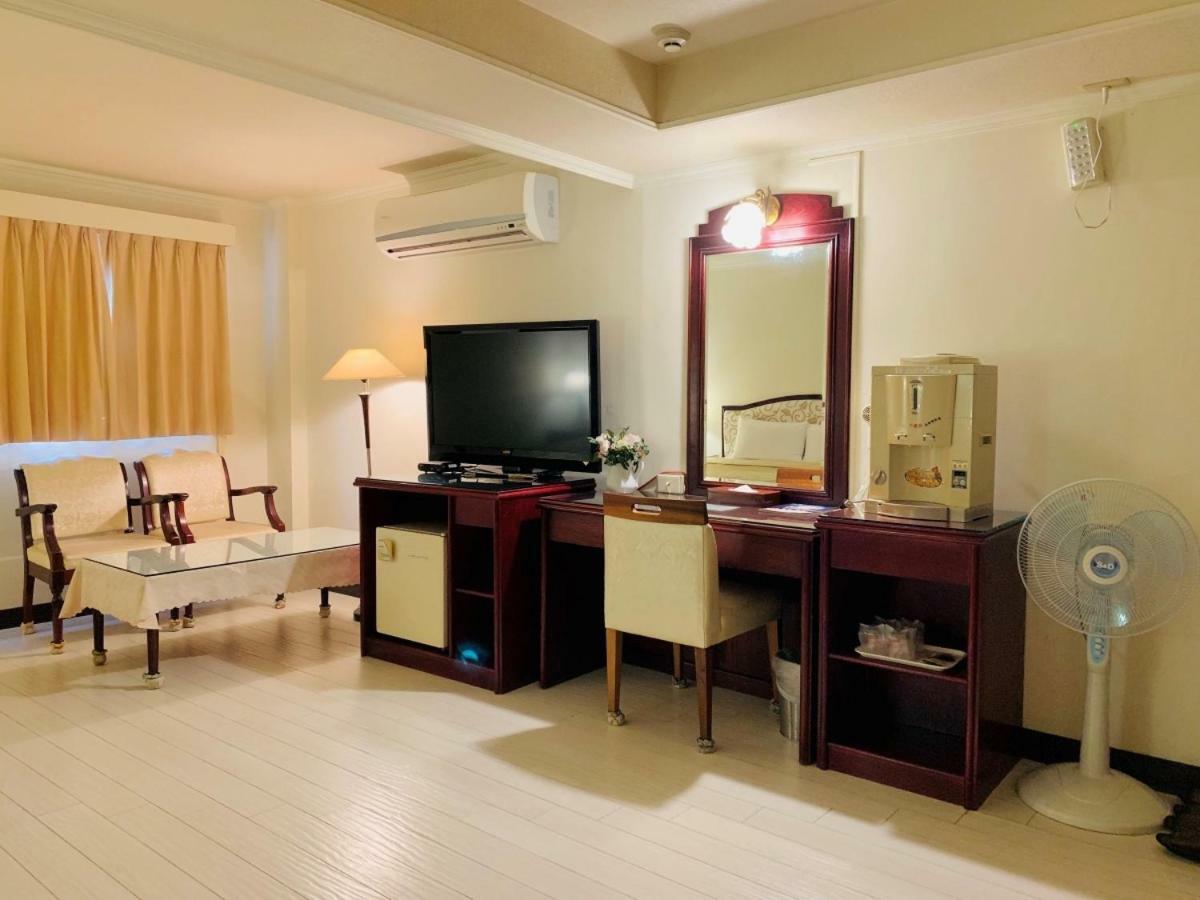 Athens Hotel Тайджун Екстериор снимка